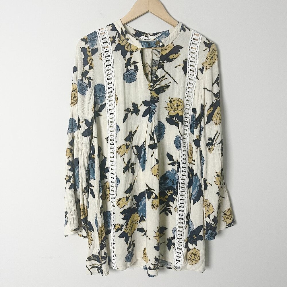 2/$30 Blue Pepper Cream Blue Floral Dress Small